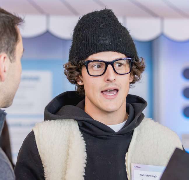 Meta分享：人工智能眼镜如何助力残障人士