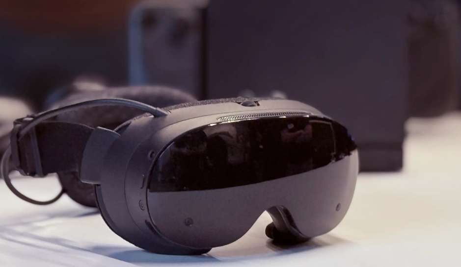 映维日报:Meta CTO回应从元宇宙转AI眼镜,传Meta计划涨价Quest头显