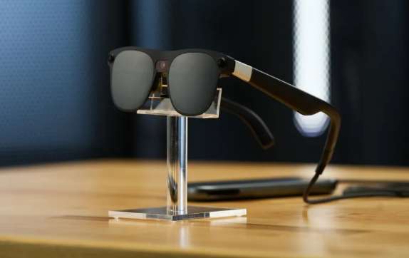 映维日报:Android XR智能眼镜2026年面世,Android XR原型智能眼镜上手体验