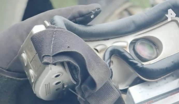 俄军用胶带改装VR夜视镜，已斩落数百架无人机