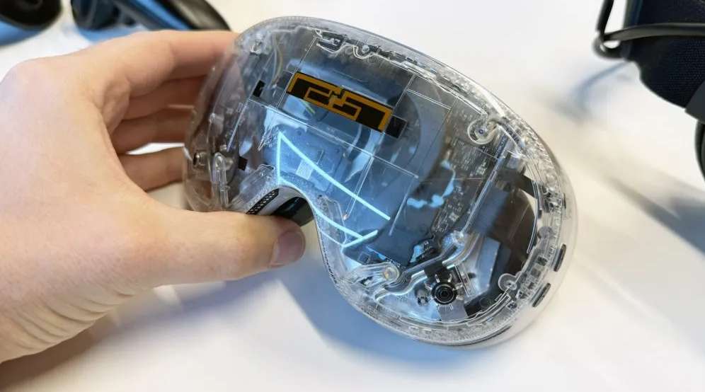 映维日报：VR游戏《光之旅团》登陆PICO Store，Valve重估Steam Frame定价与发售