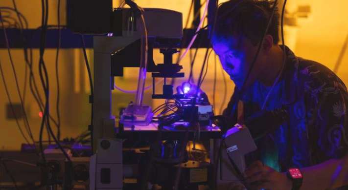 映维日报:研究员破解MicroLED定向发射难题,Meta提出空间感知实时智能体化身