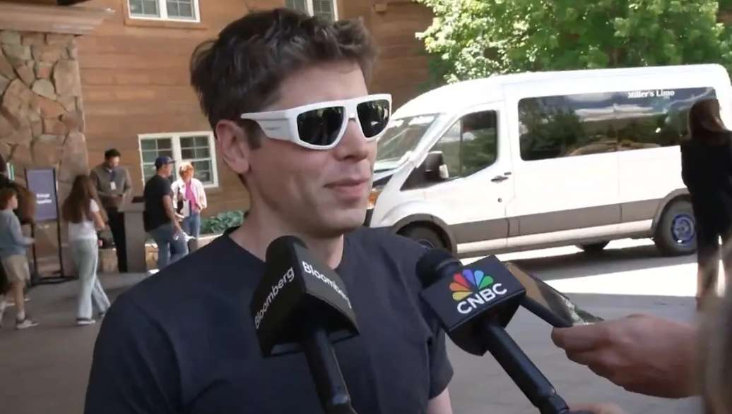 OpenAI在研智能眼镜，或在2028年量产