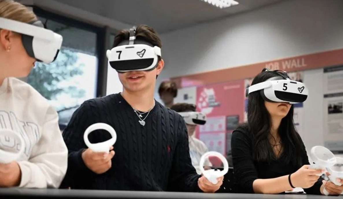 德国最大规模VR教育试点落地：近3000台PICO头显部署79个培训中心