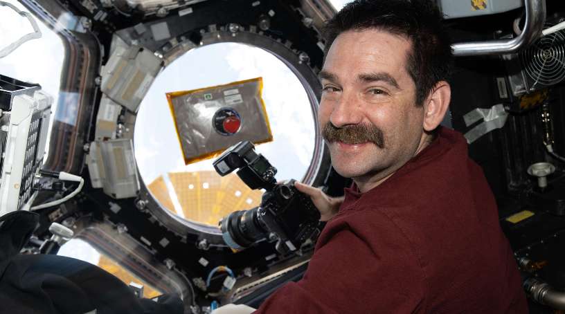 映维日报：爆火VR游戏《Gorilla Tag》出周边，河北监狱教育引入PICO头显