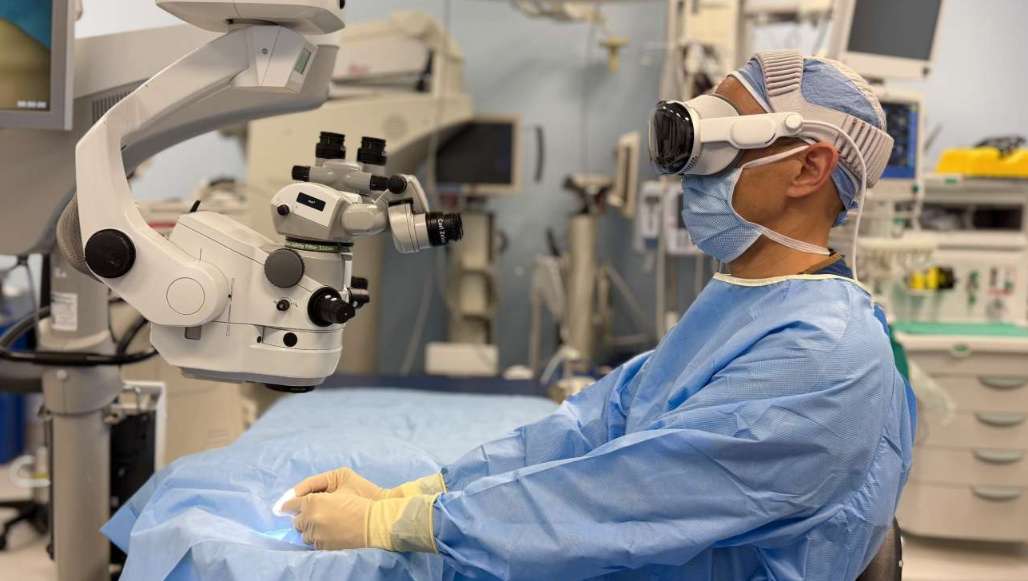 映维日报： Galaxy Glasses实拍图传出，帕尔默晒出特努斯曾负责的VR古董头显