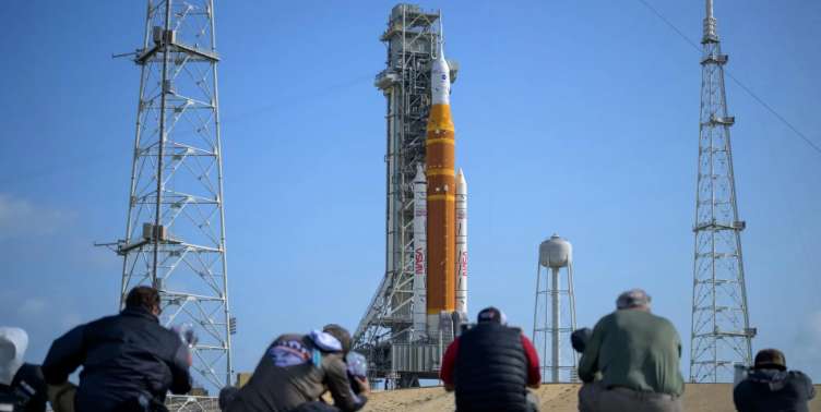 映维日报:Rec Room亏损关停,Meta推近视Ray-Ban眼镜,Polyarc Games裁员2/3