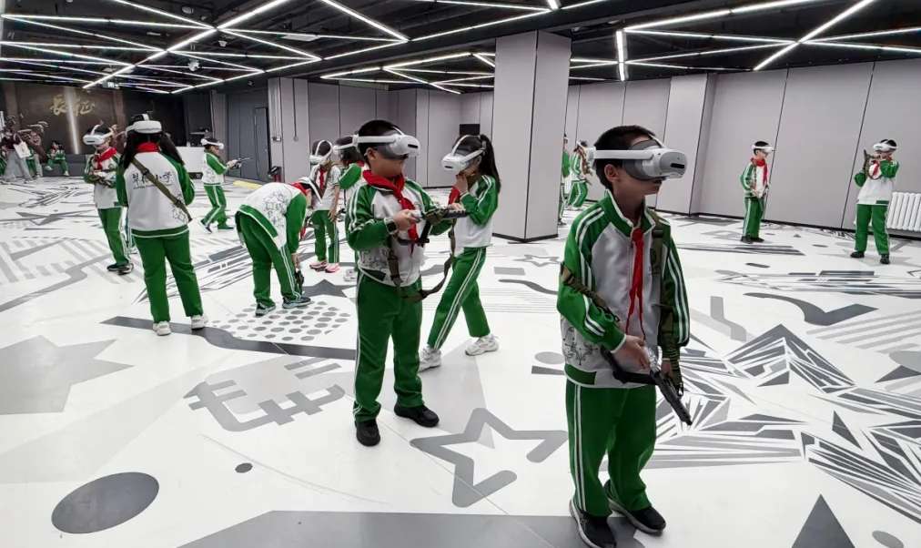 映维日报：苹果新CEO谈Vision Pro，16v16团战《Forefront》1.0正式推出