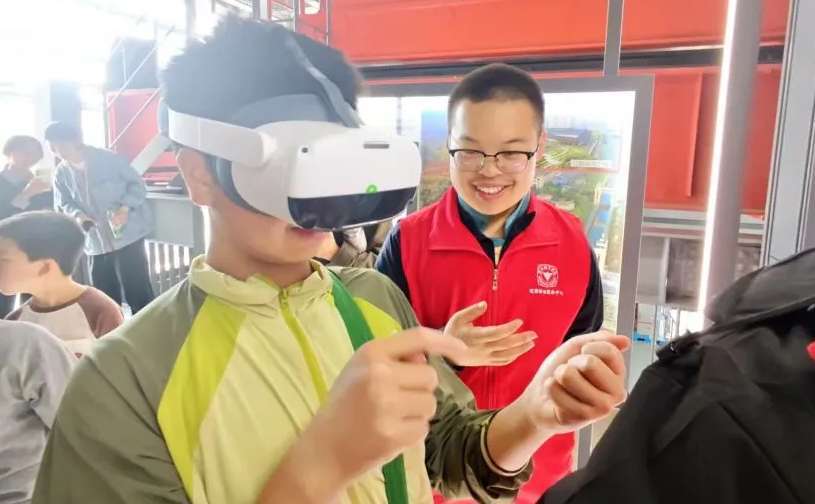 映维日报：华为发布AI眼镜，苹果宣布库克将卸任CEO