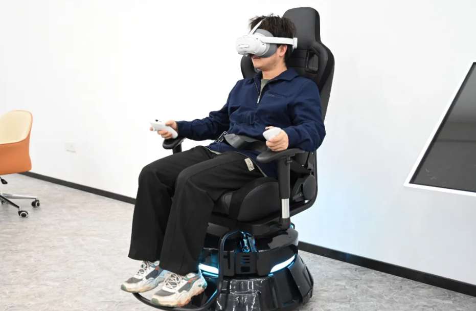 映维日报:博主用Vision Pro自动驾驶特斯拉,Blackmagic为Vision Pro发布摄影机新品