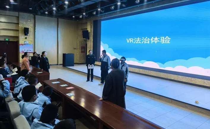 戴上PICO“穿越”法治现场，临泽县打造青少年普法新课堂