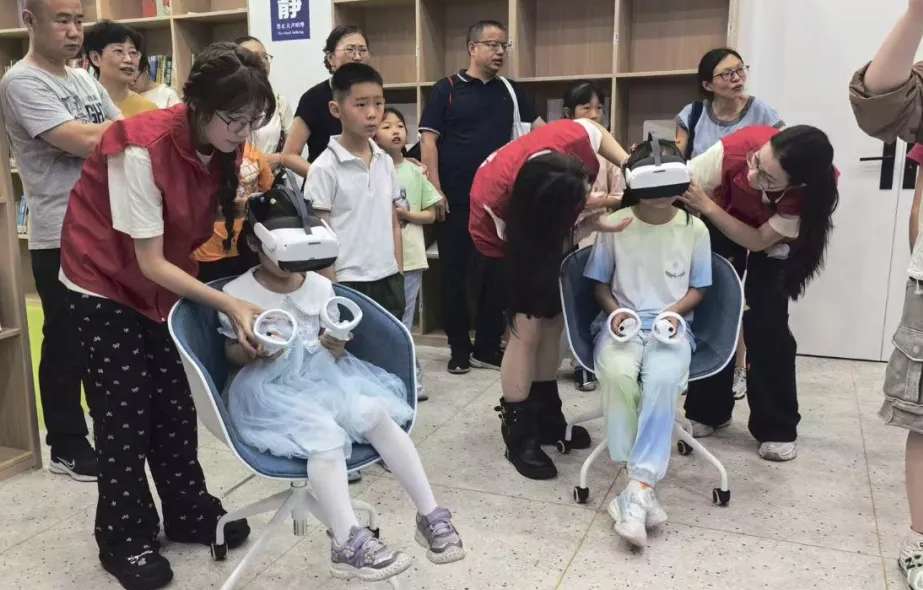 戴上PICO探榜样，黄山市图书馆打造沉浸式亲子元宇宙体验营