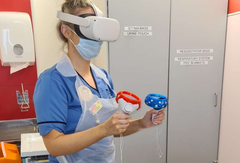 英国护士获4万英镑资助，用VR帮助透析患者减轻身心症状