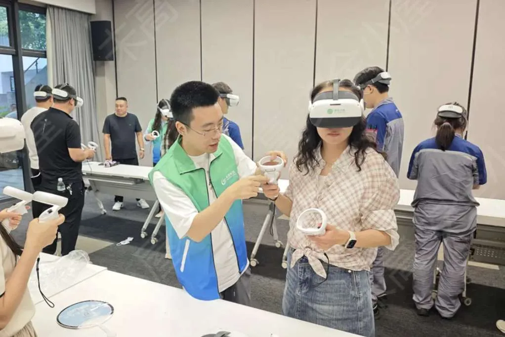 上海松江区开展安全宣传活动，PICO赋能VR查隐患体验