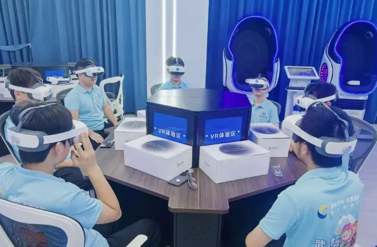 映维日报:传Steam Frame售价超1100美元,Meta眼镜隐私补丁被2美元贴纸破解