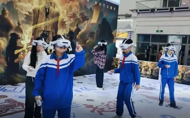 PICO头显助力《走近孔子》VR体验，喀什师生排队体验