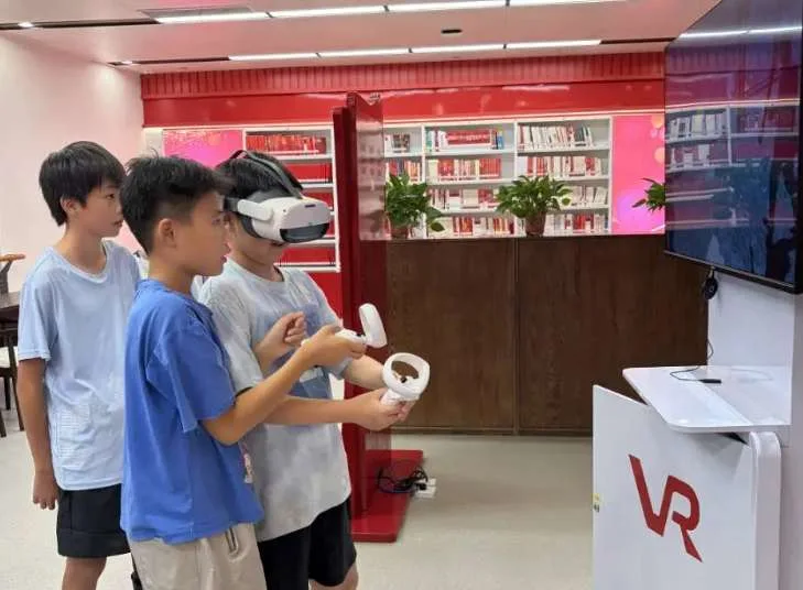 戴上PICO学红色历史,江西遂川县图书馆开展国庆VR体验活动