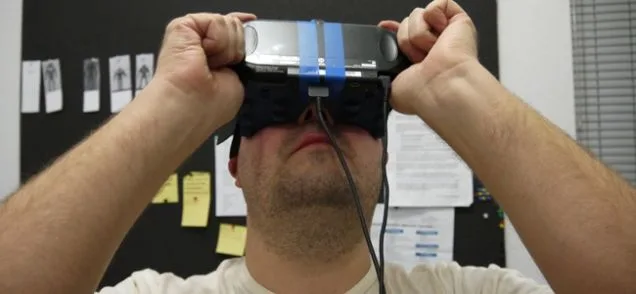 用 PlayStation Vita 制作一款小巧的VR头戴设备