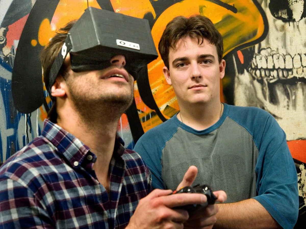 被Facebook收购后这一年，Oculus 的22岁创始人怎么过的？