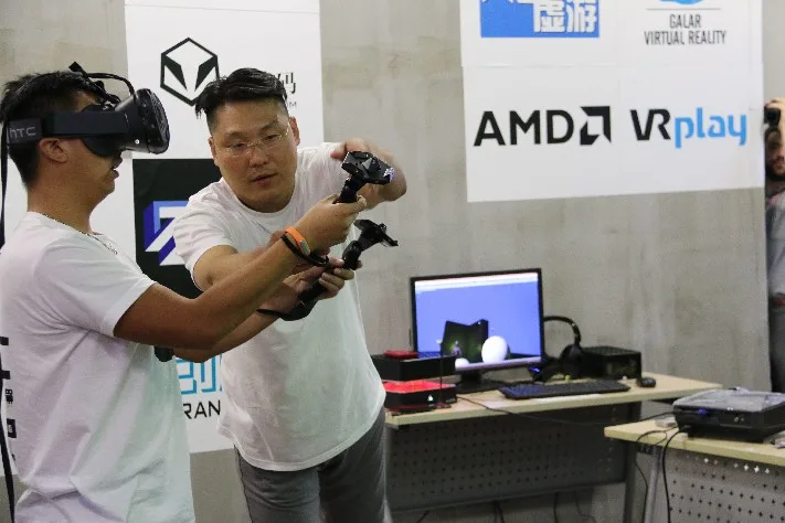 上海 HTC Vive  虚拟现实马拉松赛现场组图