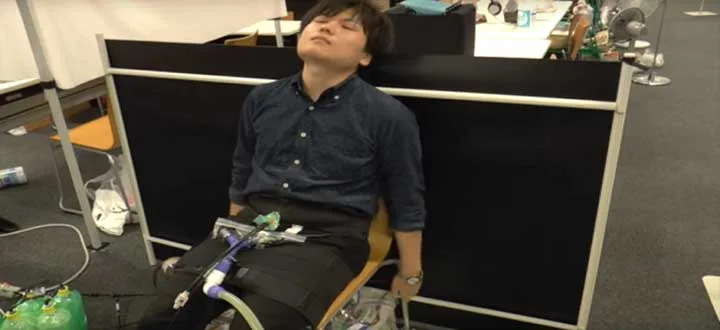 诡异的日本国际大学生虚拟现实大赛，模拟尿裤子