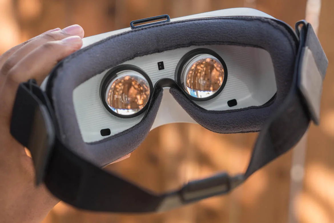 消费版虚拟现实头显Gear VR已上市，多图欣赏