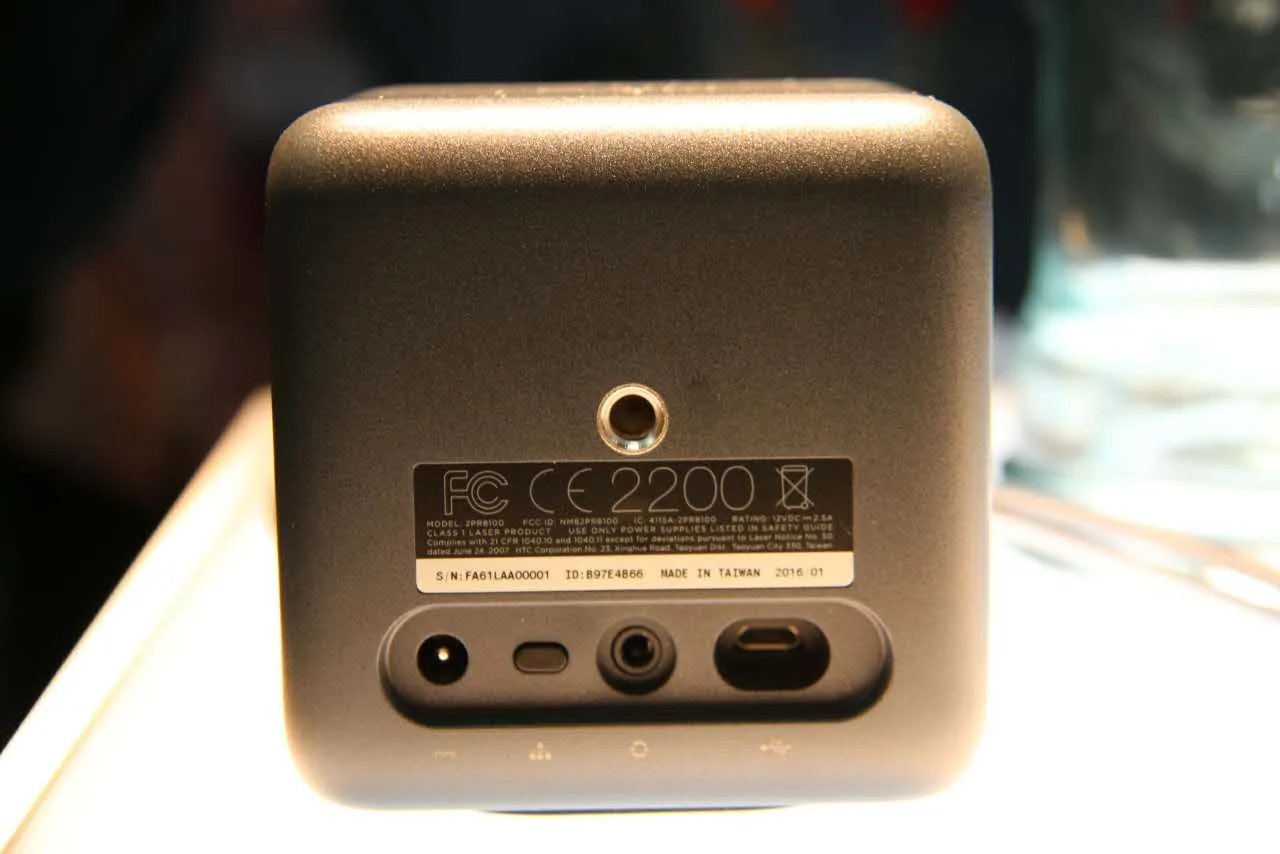 消费者版HTC Vive虚拟现实头显首次正式展出