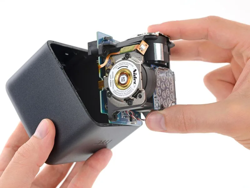 虚拟现实设备HTC Vive被iFixit完全肢解