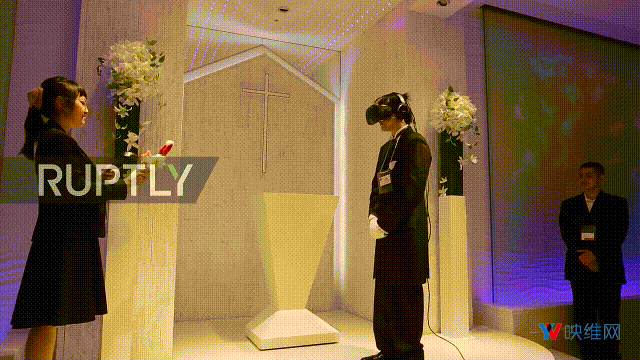 亮瞎VR界!一名日本男性与VR虚拟新娘完婚