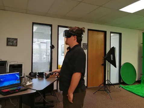 Oculus创始人体验小派8K，他如何评价中国VR？