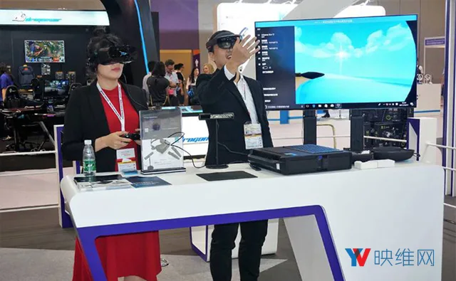 3Glasses用蓝珀S1和HoloLens展示微软MR共享体验