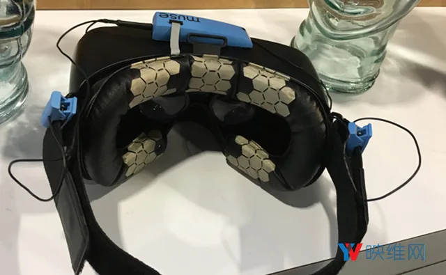 Interaxon用脑电波采集大脑数据，为VR应用提供支持