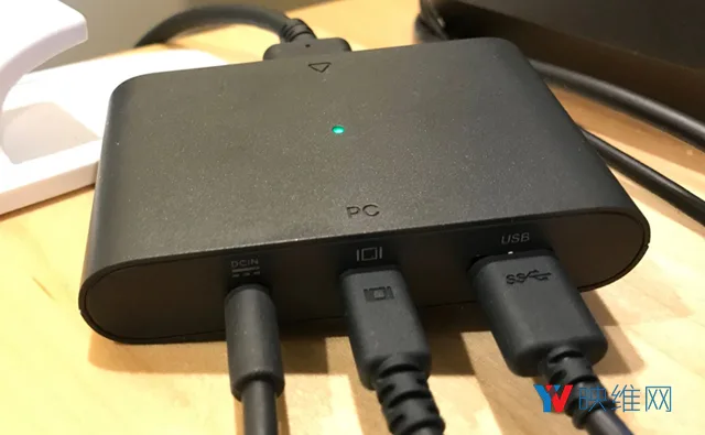 三合一线缆，HTC重新设计了Vive串流盒