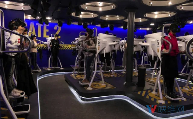FlyView用50个喷气背包和VR头显，让游客在巴黎空中傲游观光