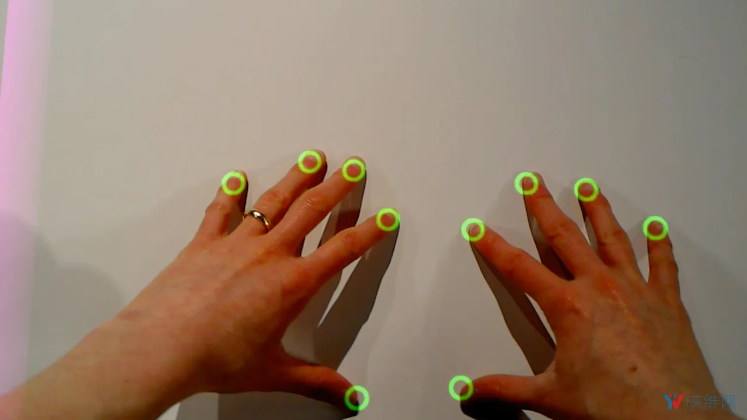 微软研究团队为HoloLens带来MRTouch触觉反馈交互技术