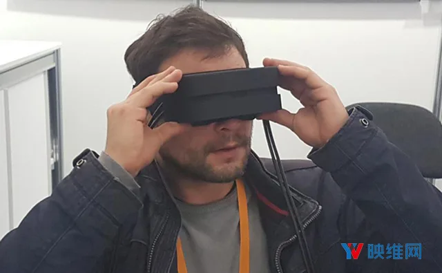 四块微型OLED屏，Fraunhofer展示高分辨率VR头显