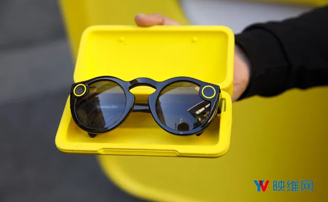 传Snap新版Spectacles改用双摄像头，预计售价350美元