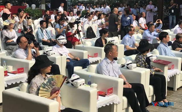 创维用8K VR直播让游客欣赏到乐山大佛的靓丽真颜