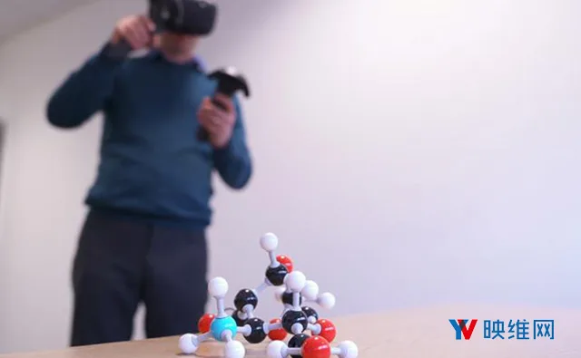 科学家用VR辅助研发癌症、帕金森等疾病药物