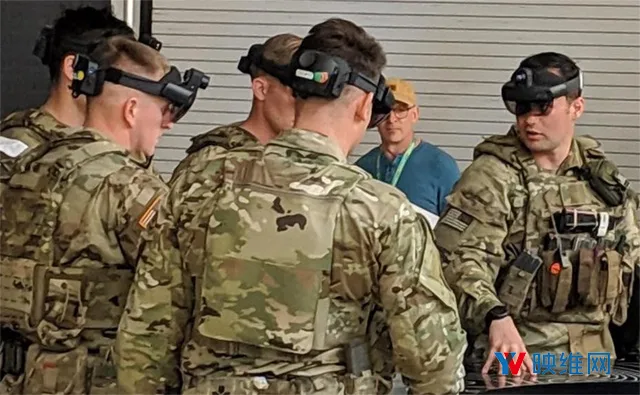 美国陆军高级官员亲测为军队定制的HoloLens头显，称非常喜欢这项“军事技术”