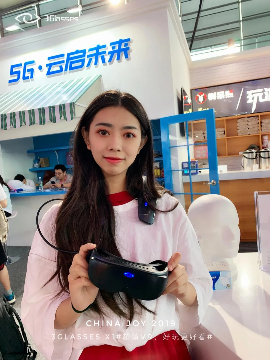 颜值即正义 ChinaJoy小姐姐为3Glasses X1齐打call