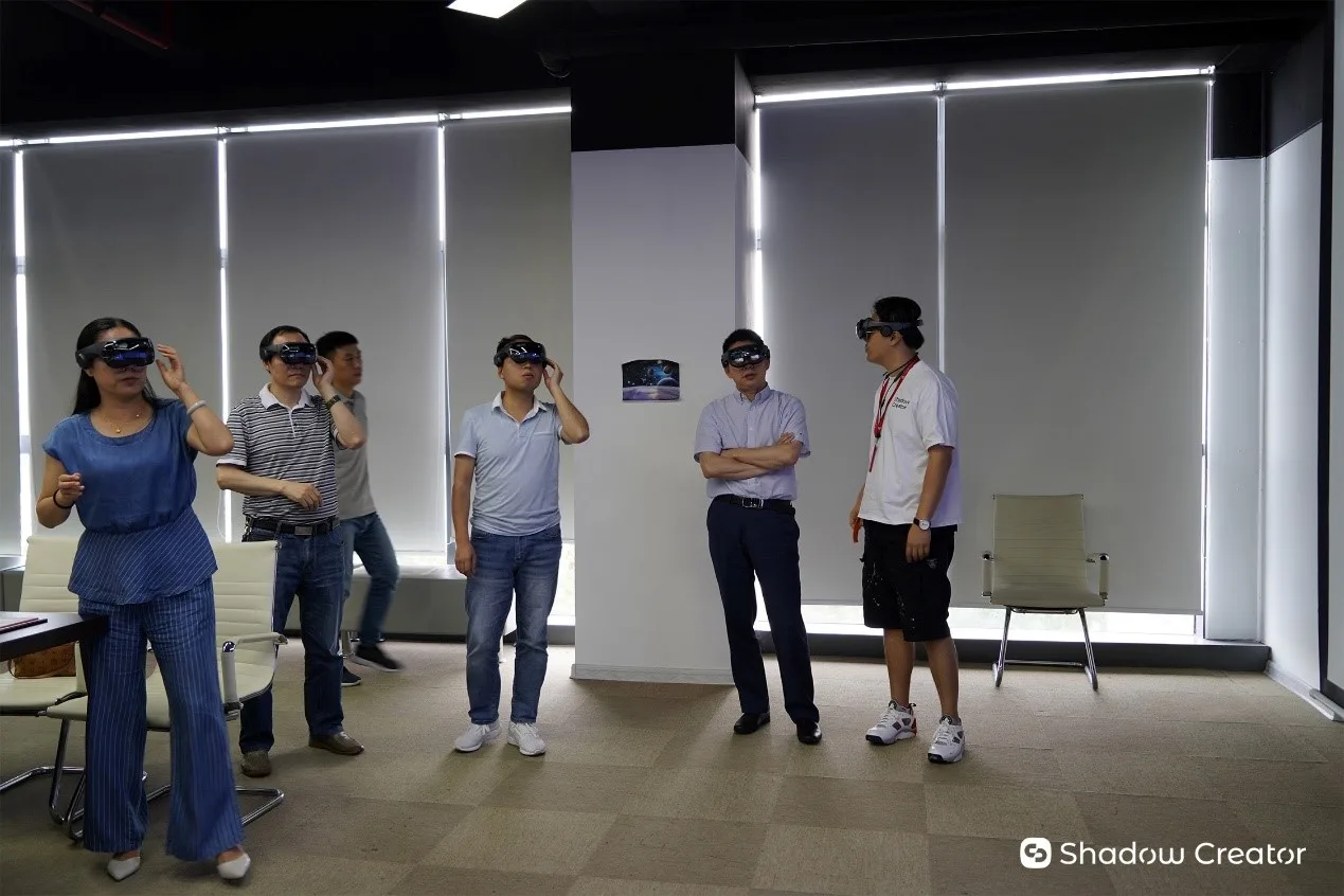 影创科技成功举办全国首场四地5G+MR全息物理公开课专家筹备会