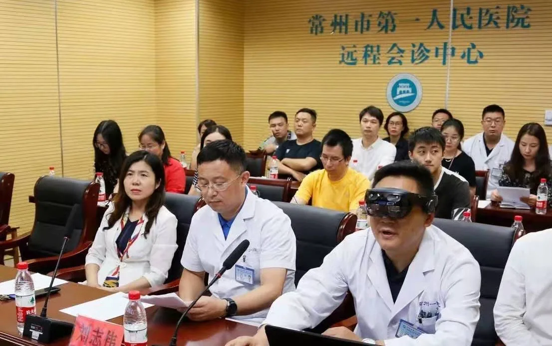影创科技与蓝软智能医疗携手实现江苏首例5G+MR混合现实手术导航系统的应用