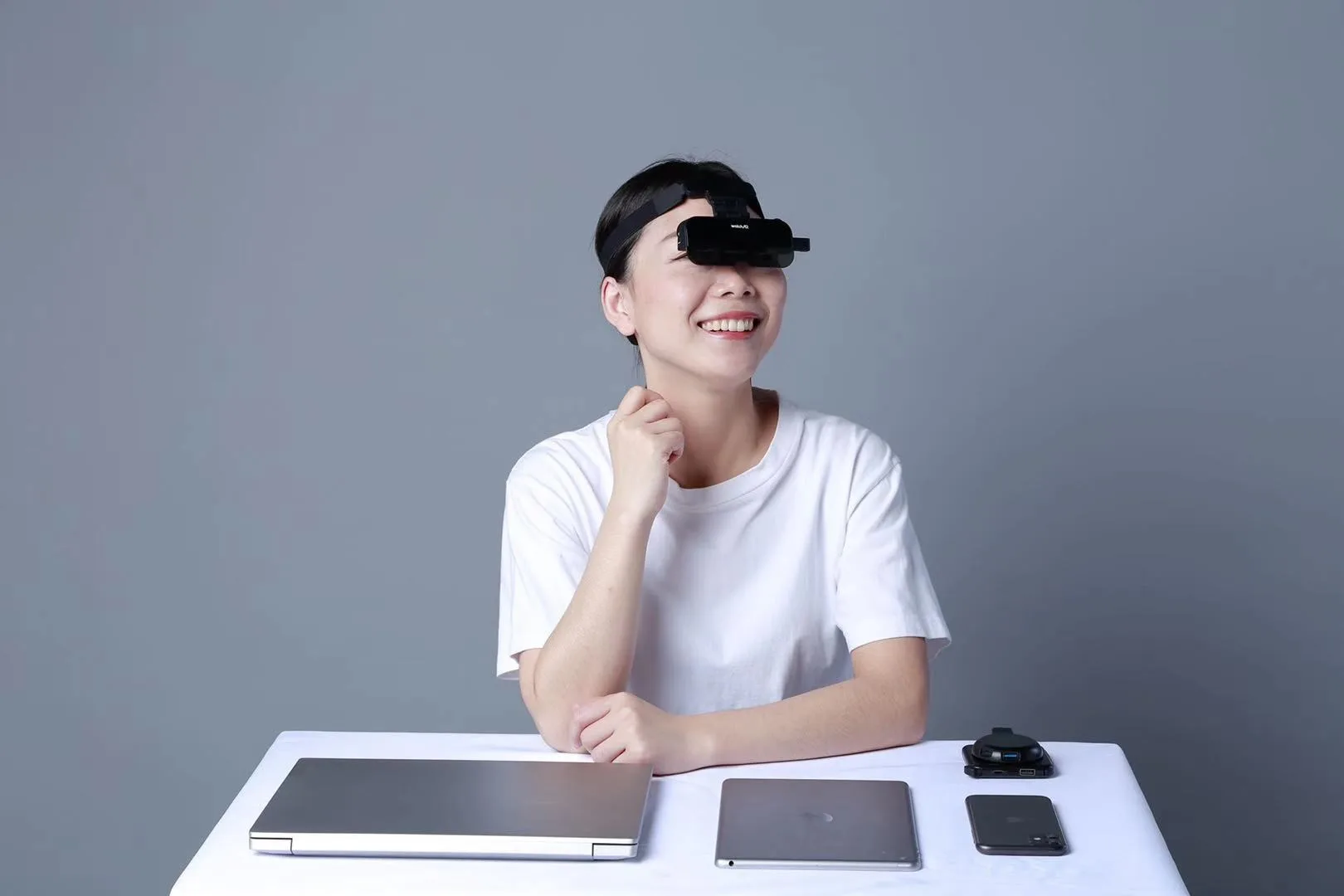 千元级便携AR头显震撼预售，watchAR小灵镜带您迈出AR生活第一步！