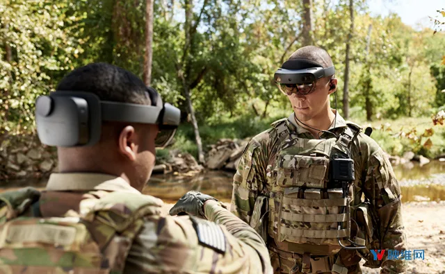 更多美军版HoloLens细节：80度FOV，8小时续航，文本翻译……