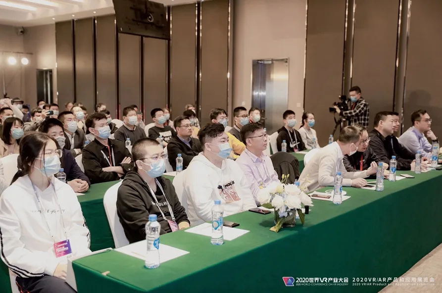 大朋“开口说”VR英语学习机正式发布