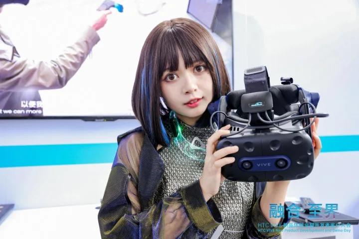 Droolon F2 首次亮相HTC Vive 新品体验会暨开发者客户大会