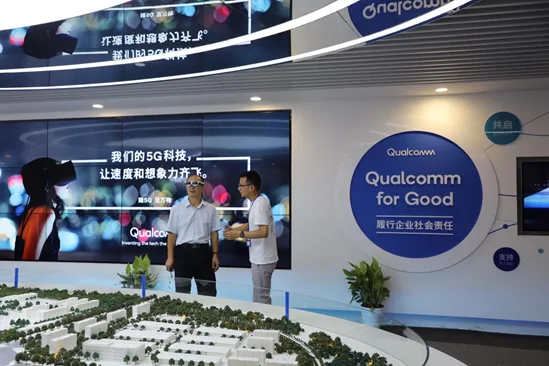 红谷滩区·高通中国·影创联合创新中心携手中师国培（北京）教育科技集团圆满举行江西VR/MR人才联合培训（实训）基地揭牌仪式