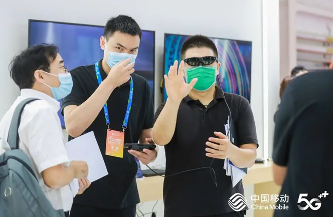 【5G深耕 共融共生】 鸿鹄MR智能眼镜现身2021世界5G大会