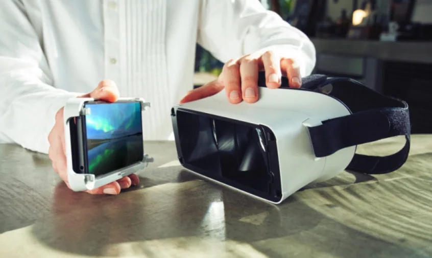 复古“Gear VR”，索尼发布手机盒子VR头显Xperia View